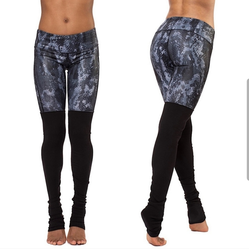 Alo Yoga Goddess black python glossy leggings